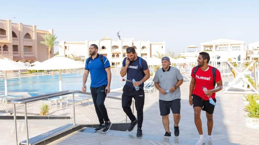 بعثة اليد تصل الغردقة وسط استقبال حافل استعدادا لخوض فعاليات