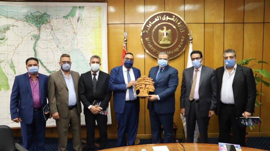 عمال لبنان يقدمون الشكر والتقدير للرئيس السيسي على دعمه لبلا