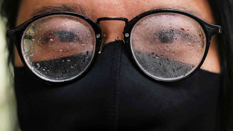 دراسة تكشففارق مذهل بين مصابي كورونا ممن يرتدون النظارات وال