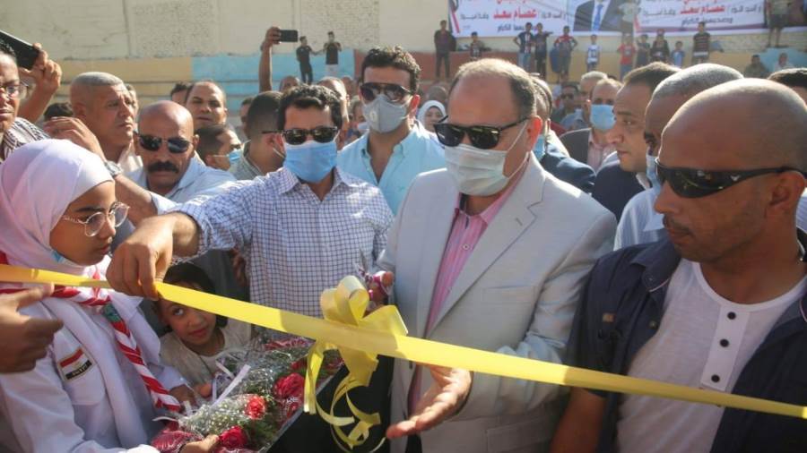 وزير الرياضة يفتتح ملاعب منجلة وحمامات سباحة بمراكز شباب الو