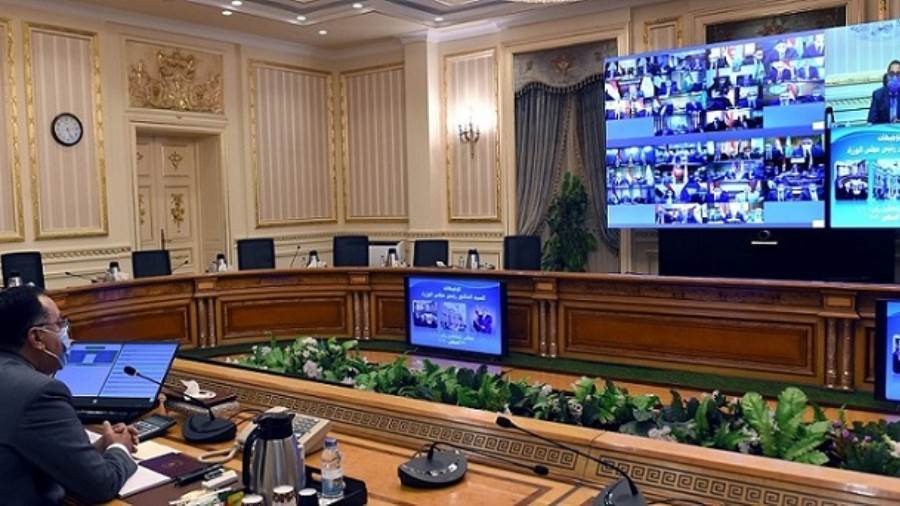 رئيس الوزراء للمحافظين: أتلقى شكاوى من التعنت تجاه راغبي الت