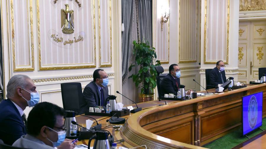 رئيس الوزراء يتابع موقف تنفيذ المشروعات بمحافظة أسوان