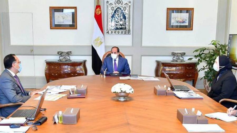 السيسي يوجه بتقديم التسهيلات الممكنة للحصول على المجمعات الص