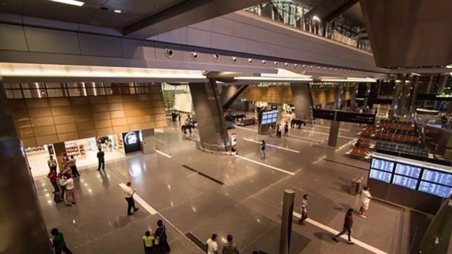 بعد العثور على مولود داخل حمام المطار..قطر تشدد إجراءات التف