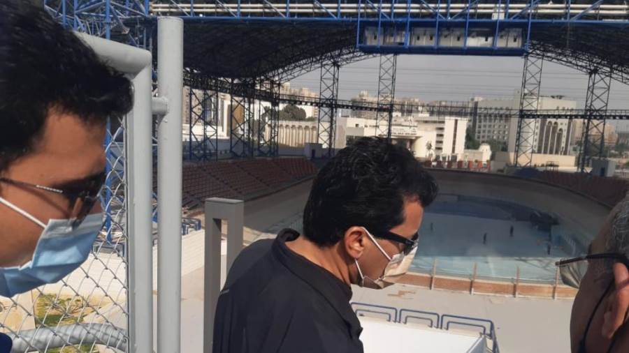 وزير الرياضة يتفقد الأعمال التنفيذية بتطوير الصالة المغطاة و