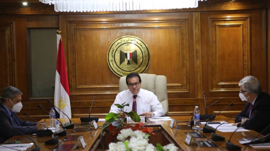 وزير التعليم العالي:اللقاح المصري المضاد لكورونا العام المقب
