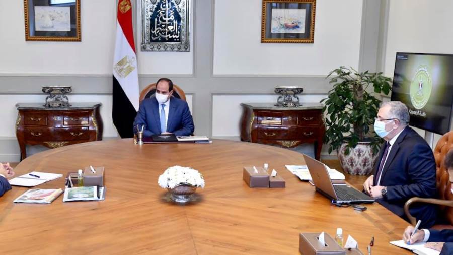 السيسييطلع علي مشروع تطوير البيئة الصحرواية بالساحل الشمالي 