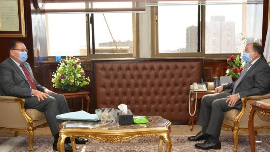 وزير التنمية المحلية يلتقي محافظ الشرقية لمتابعة تنفيذ بعض ا
