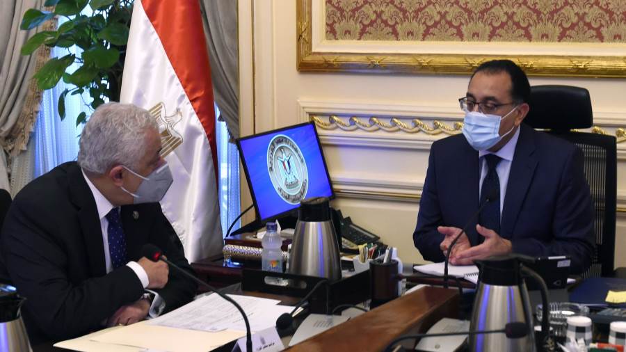 تنفيذا لتكليفات الرئيس..رئيس الوزراء يبحث مقترحات لسد الفجوة