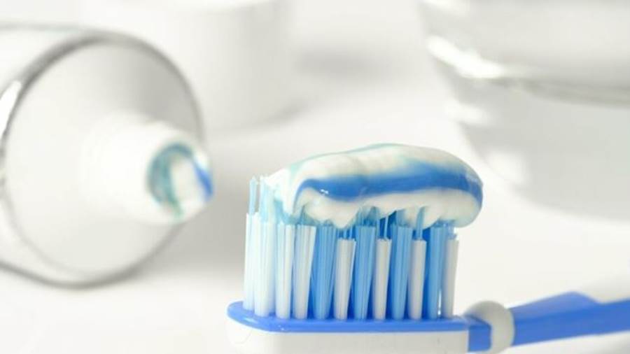 علاقة غير متوقعة بين معجون الأسنان وكورونا علاقة غير متوقعة بين معجون الأسنان وكورونا