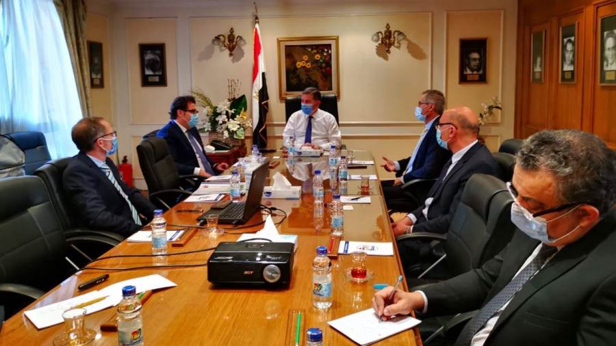 وزير قطاع الأعمال يبحث مع تحالف إيطالي التعاون في صناعة أتوب