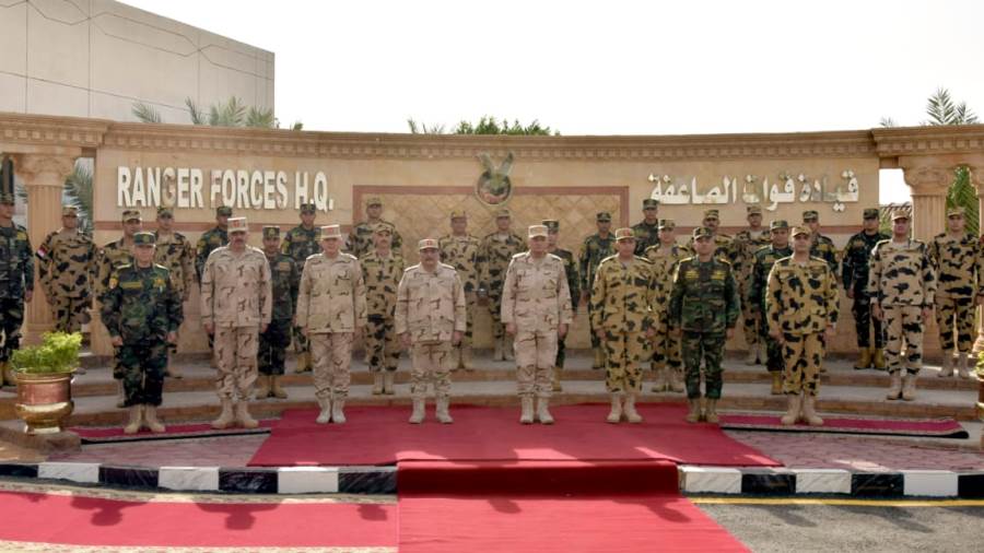 بالفيديو.. الفريق أول محمد زكى يلتقى عددا من مقاتلى قوات الص بالفيديو.. الفريق أول محمد زكى يلتقى عددا من مقاتلى قوات الص