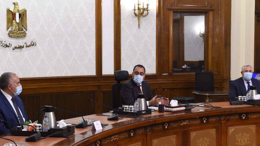 رئيس الوزراء يتابع عددا من المشروعات الزراعية وتبطين الترع و