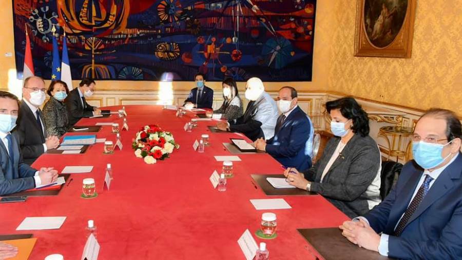 السيسي يبحث مع رئيس وزراء فرنسا التعاون في مشروعات التنمية ا