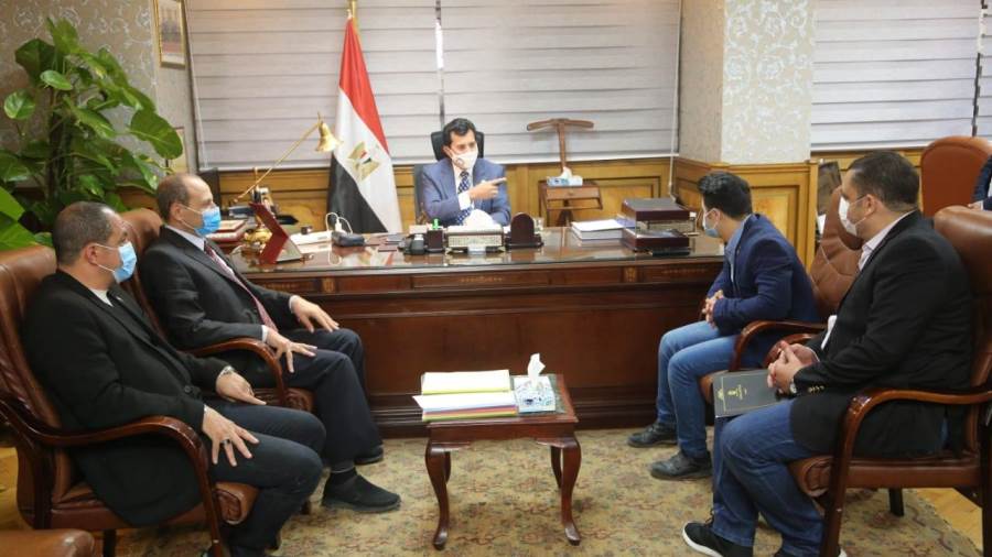 وزير الشباب يضم أحد متلازمي الداون منسقا لأنشطة ذوي الهمم با