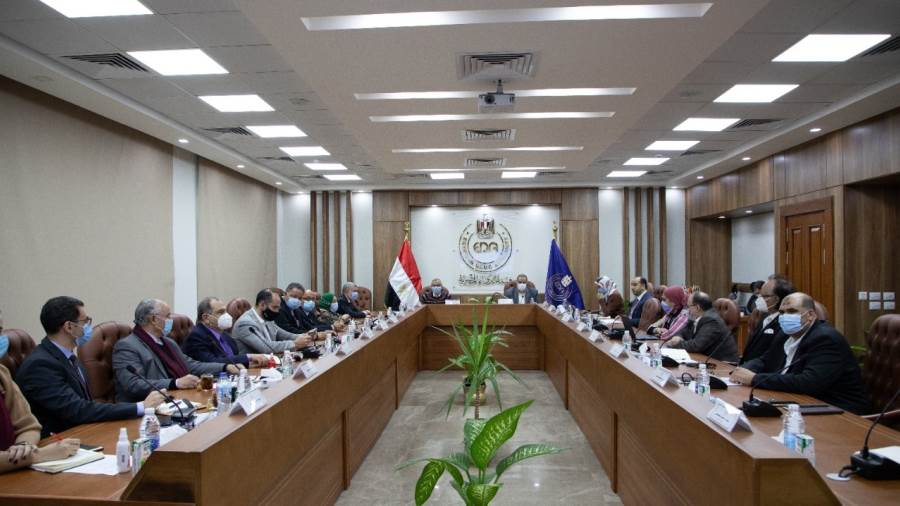 هيئة الدواء تبحث آليات دعم وتطوير السوق معممثلي الصناعة