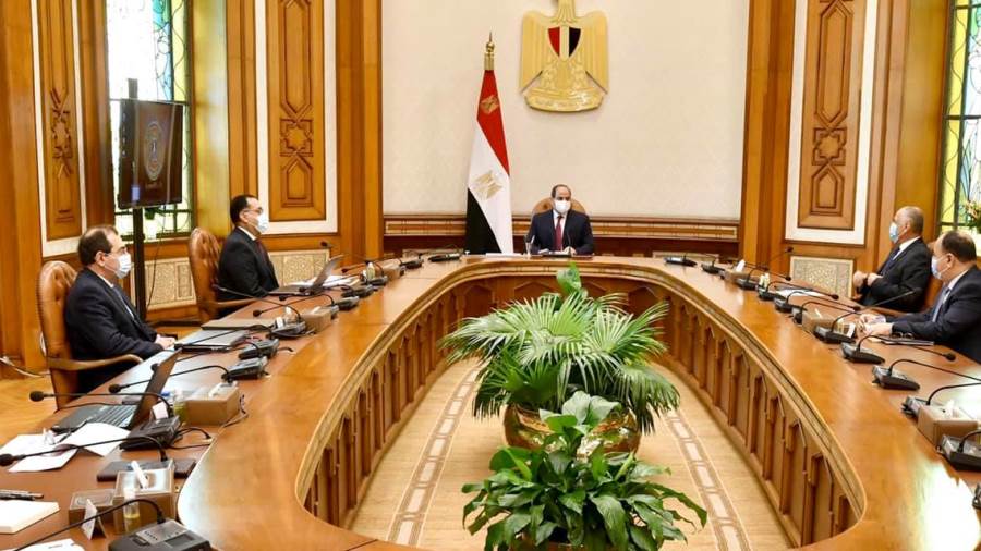 السيسي يوجه بمنح حافز نقدي ملائم لمالكي السيارات المتقادمة و