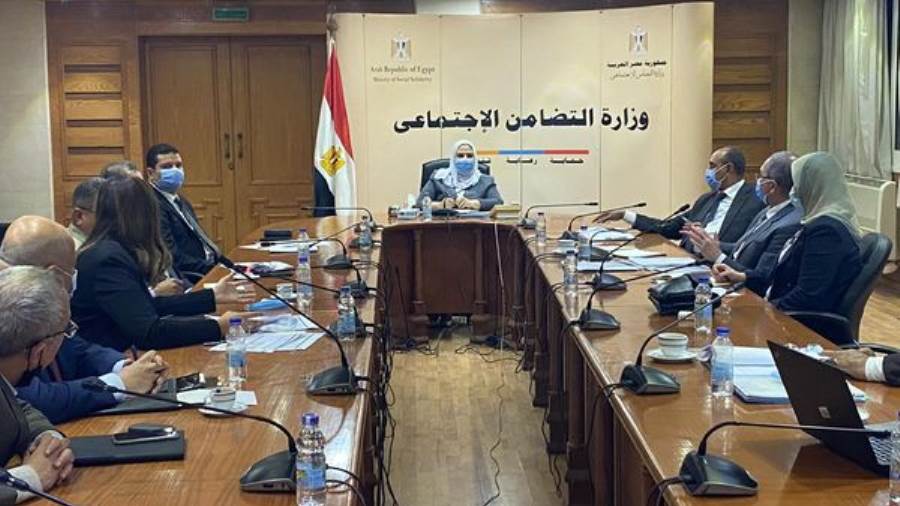 وزيرة التضامنتبحث حوكمة الربط الشبكي مع المالية وهيئة التأمي