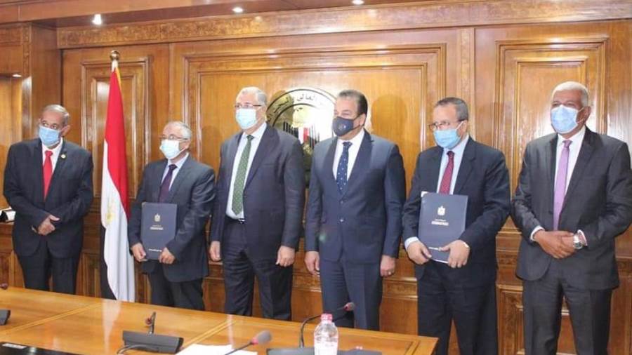 وزيرا التعليم العالي والزراعة يشهدان توقيع مذكرة تفاهم لإنشا