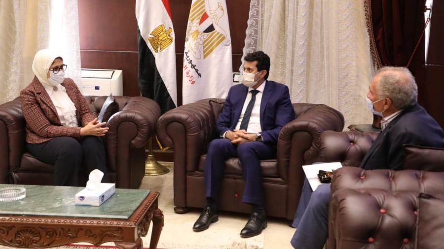 وزيرا الصحة والشباب يناقشان خطة التأمين الطبي لبطولة كأس الع وزيرا الصحة والشباب يناقشان خطة التأمين الطبي لبطولة كأس الع