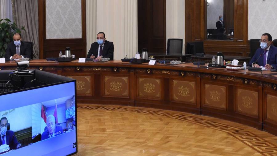 رئيس الوزراء يتابع مع محافظ بورسعيد مشروع تطوير الواجهة الما