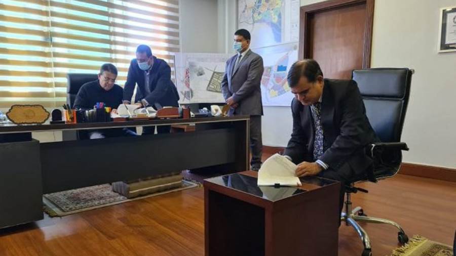 شركة العاصمة الإدارية توقع أول عقود أراضي السفارات مع بنجلاد