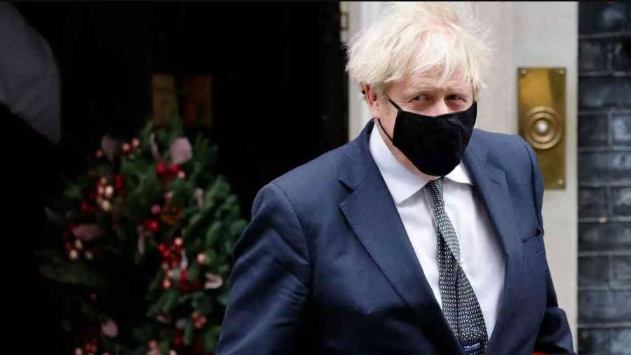 جونسون يعلن فرض الإغلاق الشامل في إنجلترا