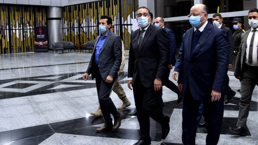 رئيس الوزراء يحضر التدريبات النهائية للمنتخب المصري لكرة الي