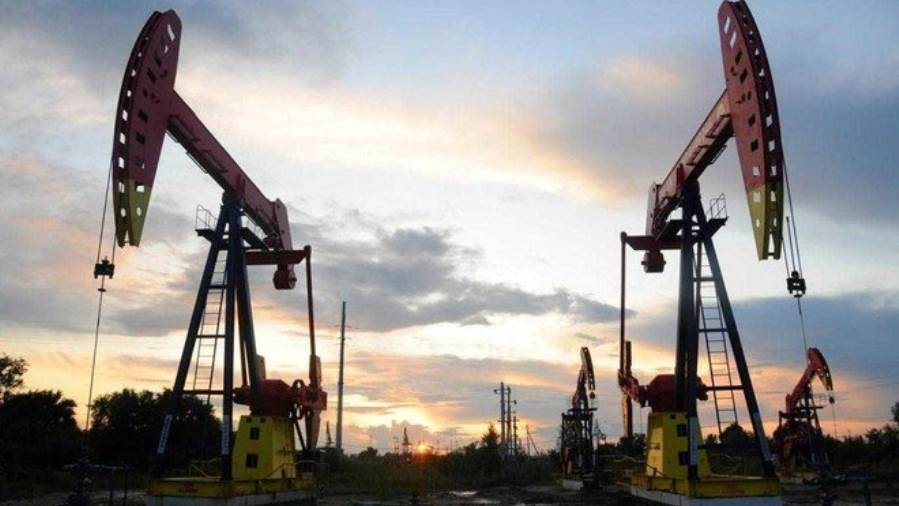 النفط يرتفع أكثر من 0.5%.. برنت56.3 دولارا والأمريكي53.2 دول النفط يرتفع أكثر من 0.5%.. برنت56.3 دولارا والأمريكي53.2 دول