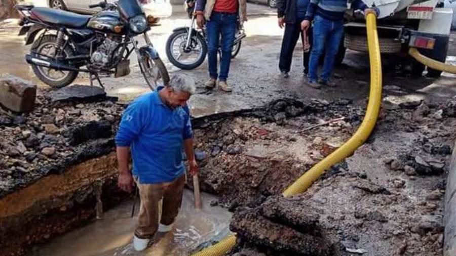 محافظةالجيزة تستكمل أعمال الرصف بالبدرشين وتركيب انترلوكببول