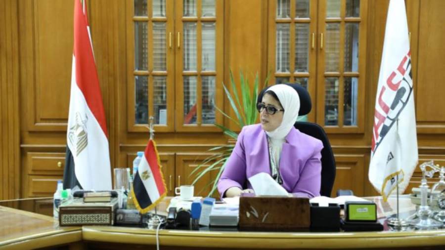 وزيرة الصحة: دفعنا بـ 20 ألف فريق طبي لمتابعة حالات العزل ال