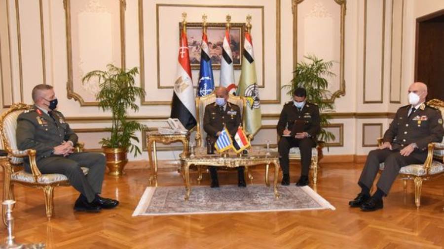 وزير الدفاع ورئيس الأركان يلتقيان رئيس هيئة الأركان العامة ل