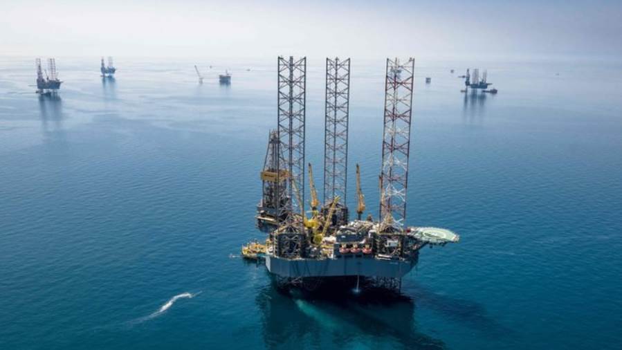 النفط يتحول للارتفاع وبرنتأعلى 55 دولارا والأمريكي52.55 دولا النفط يتحول للارتفاع وبرنتأعلى 55 دولارا والأمريكي52.55 دولا