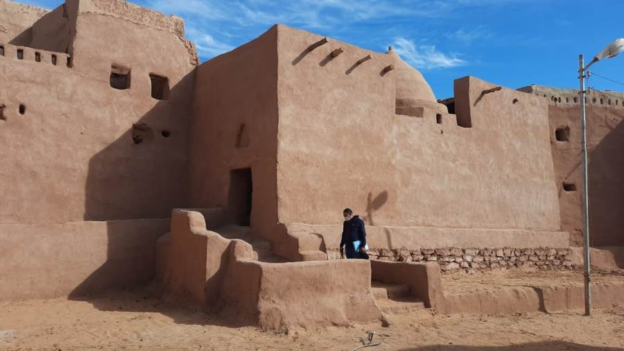 السياحة والآثار تفتتح قرية بلاط بالداخلة نهاية فبراير السياحة والآثار تفتتح قرية بلاط بالداخلة نهاية فبراير