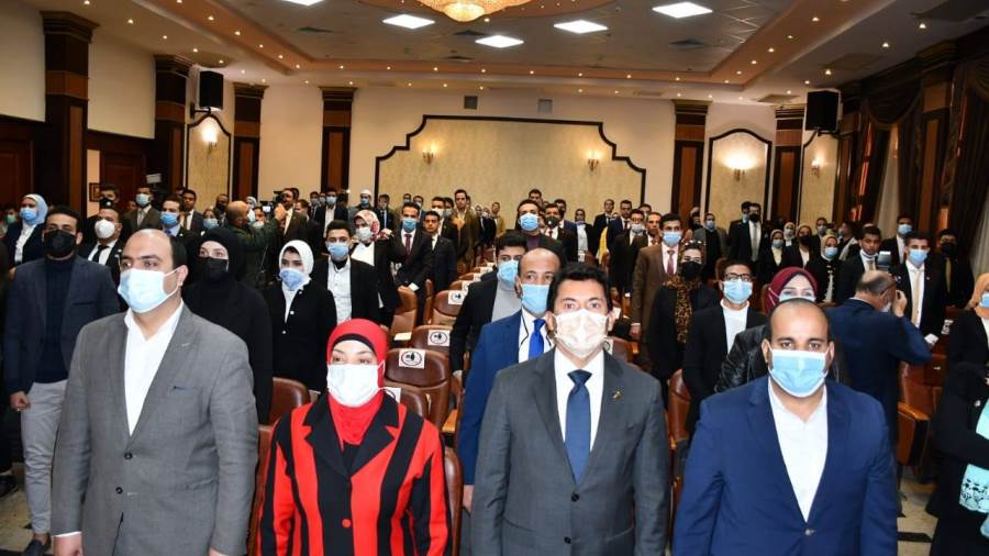 وزير الرياضة يكرم الفائزين في الانتخابات الإلكترونية لبرلمان