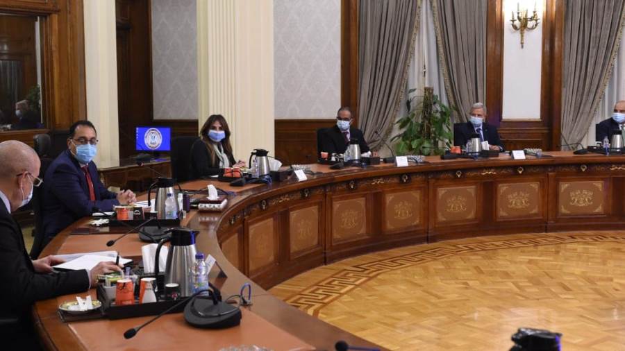 رئيس الوزراء يستعرض خطة تنفيذ مشروعات الصرف الصحي في قرى مبا