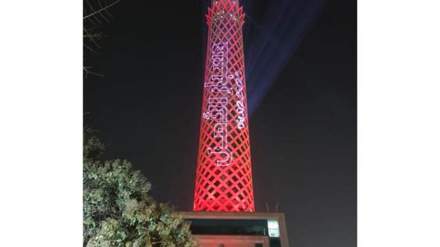 برج القاهرة يتزين باللون الأحمر احتفالا بوصول مسبار الأمل إل برج القاهرة يتزين باللون الأحمر احتفالا بوصول مسبار الأمل إل