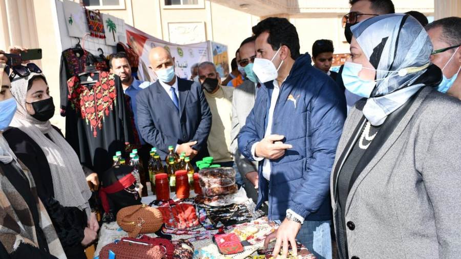 وزير الشباب يطلق من العريش مبادرة منتجك دخلك لتسويق الصناعات