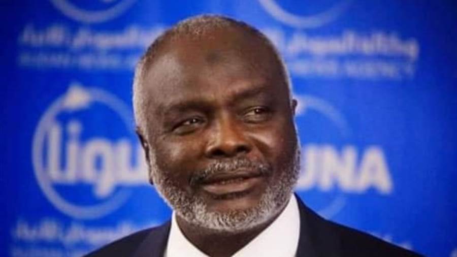 وزير المالية السوداني يتعهد بعدم رفع الدعم عن السلع الاسترات