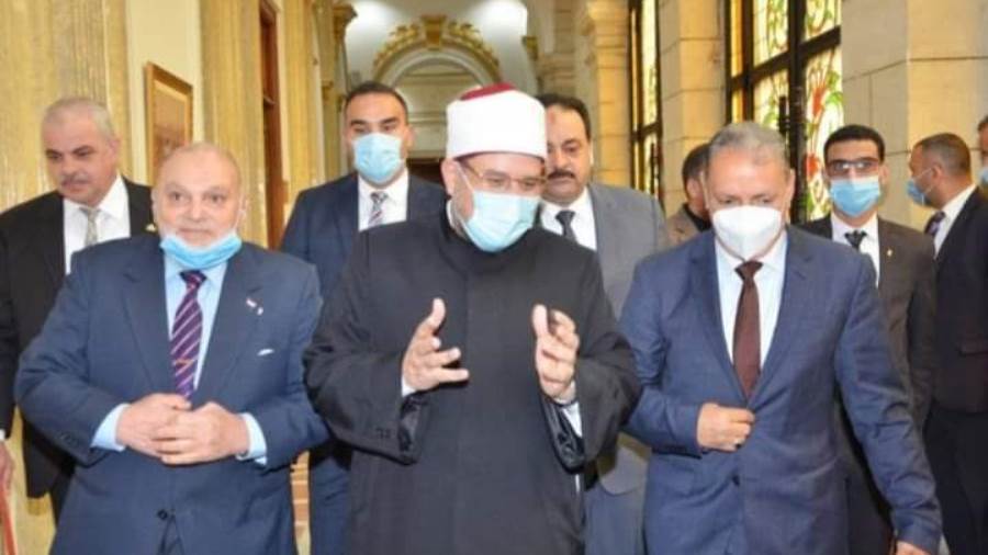 لجنة الدفاع والأمن القومي تكرم وزير الأوقاف تقديرا لجهوده في