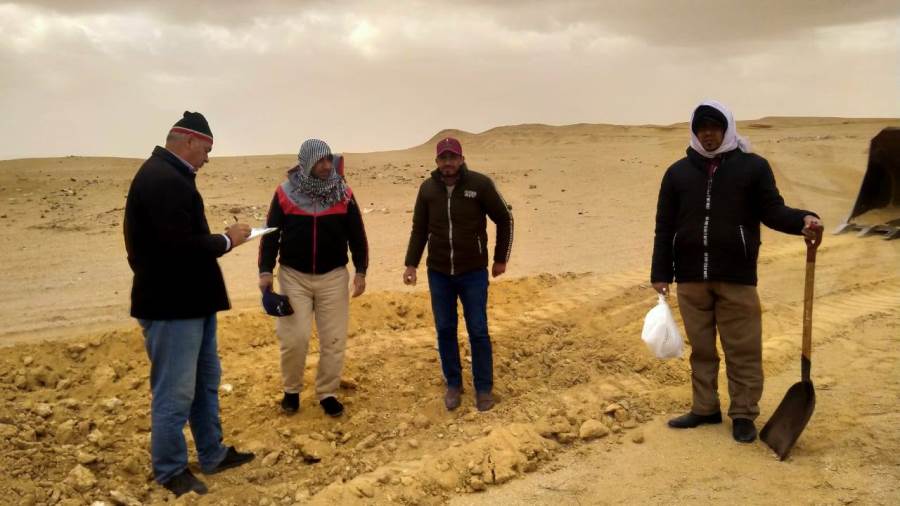 رغم الظروف الجوية السيئة.. فريق الزراعة البحثي يواصل دراسات رغم الظروف الجوية السيئة.. فريق الزراعة البحثي يواصل دراسات
