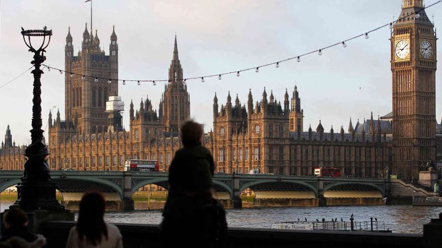 أكبر موجة مغادرة للعمال الأجانبلبريطانيا في 2020 بعد تفشيكور