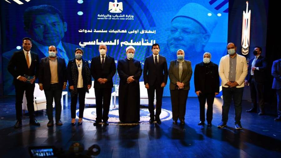 بالصور.. وزير الرياضة ومفتي الجمهورية في لقاء مفتوح مع الشبا