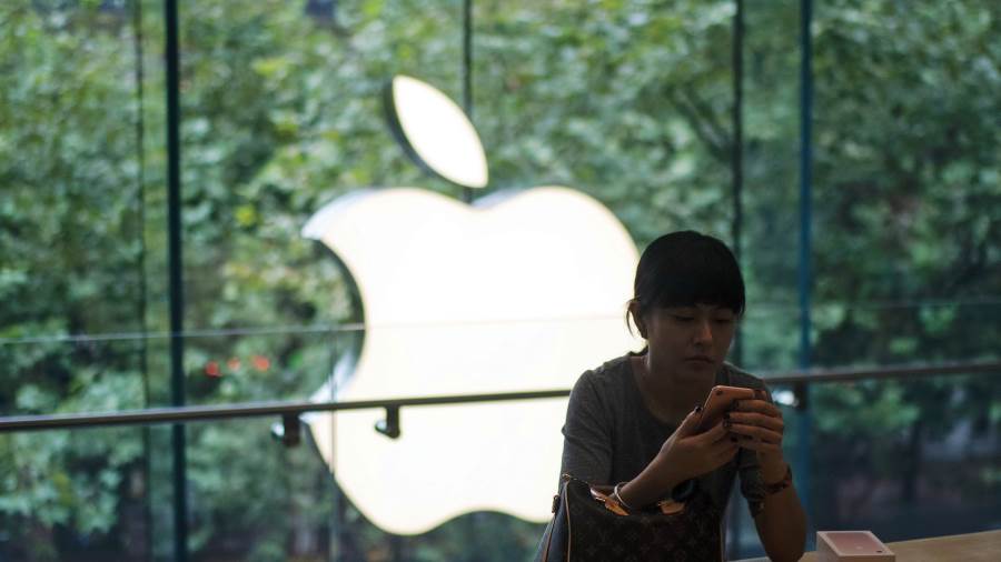 أبل تستعيد صدارة مبيعات الهواتف الذكية في العالم