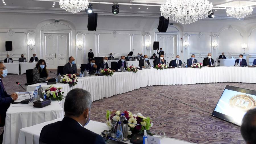 رئيس الوزراء يستمع لمقترحات وآراء رؤساء اللجان النوعية بمجلس