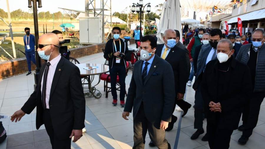 وزير الرياضة يحضر منافسات اليوم الأول من بطولة كأس العالم لل