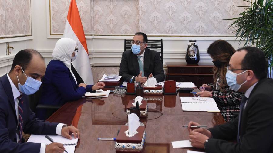 رئيس الوزراء يتابع مع وزيرة الصحة جهود تنفيذ المبادرة الرئاس