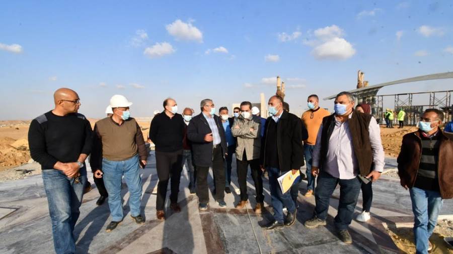 نائب وزير الإسكان يتفقد مشروع الحدائق المركزية بالعاصمة الإد