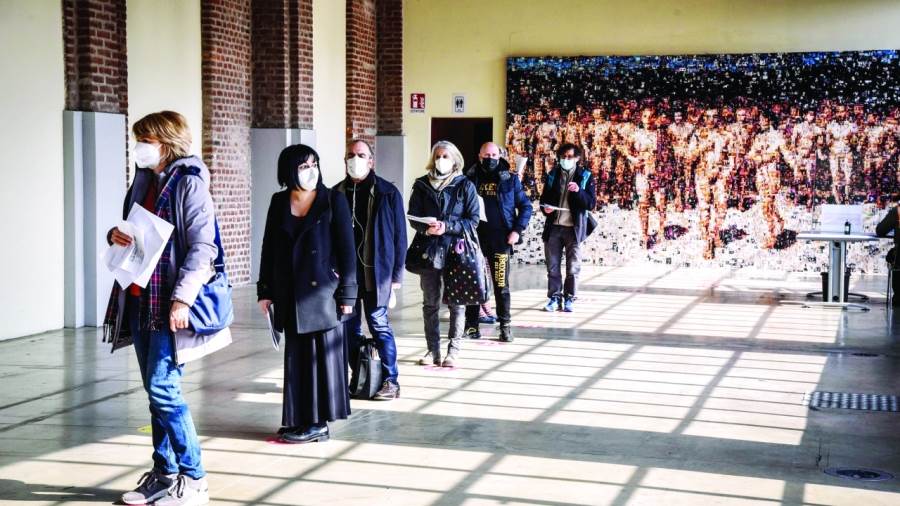 إحصائيات: 300 مليون تلقوا لقاح كورونا حول العالم