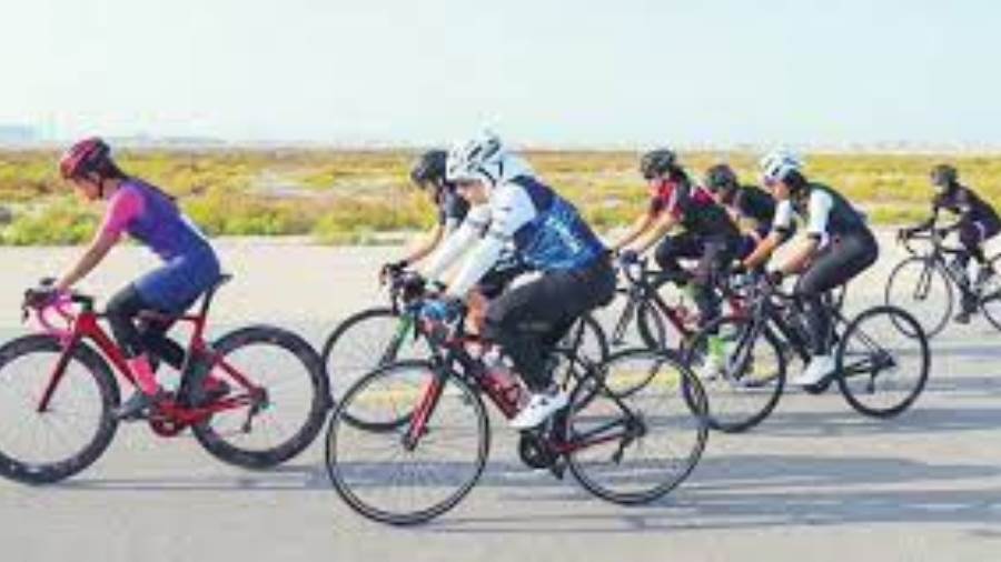 انطلاق سباق السيدات للدراجات الهوائية في الرياض